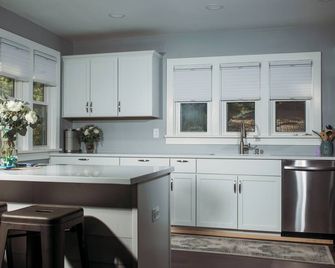 Remodeled 1-Bedroom Duplex w/AC, WiFi in Heart of Big Rapids - Big Rapids - Küche