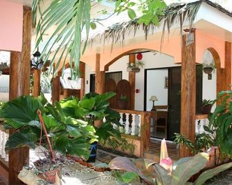 Dave's Straw Hat Inn - Boracay - Edificio