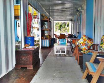 Think & Retro Cafe Lipa Noi Samui - Ko Samui - Ruang tamu