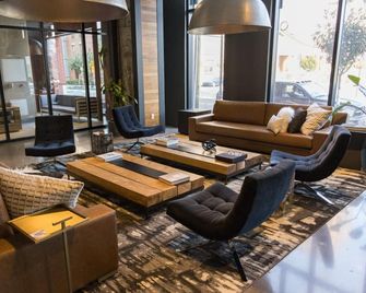 Chique Loft 10 Min from NYC with Gym, Pool & Sauna - Jersey City - Lounge