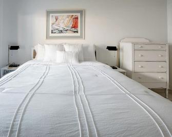 Charming 1-bedroom Oasis In The Heart Of Downtown - New Port Richey - Bedroom