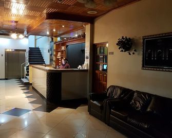 Hotel Alcala - דייביד - דלפק קבלה