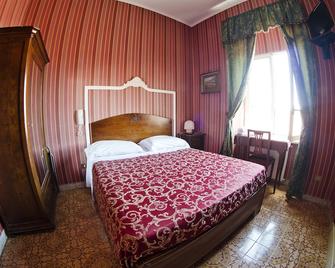 Hotel Villa Maria - Neapel - Schlafzimmer