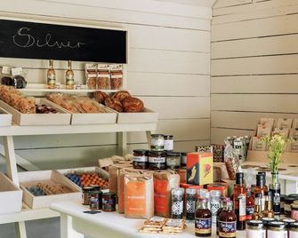 Fritton Lake - The Clubhouse - Great Yarmouth - Buffet