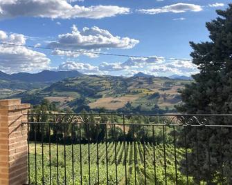 Villa Verdicchio - B&B for winelovers - Cupramontana - Balcone