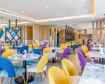 Premier Inn Dubai Dragon Mart - דובאי - מסעדה