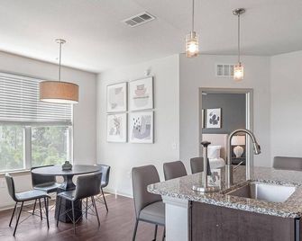 Landing | Amazing 1bd, Courtyard, Gym - Cleveland - Matsal