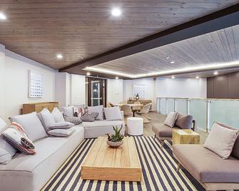 Luxury Studio near DT Fort Worth - Fort Worth - Living room