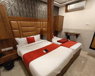 Dream Palace Residency - Mumbai - Bedroom
