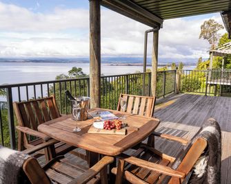 Oreti Collection - By Vacations in Paradise - Taupo - Ban công