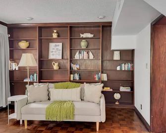 Coastal Paradise with pool– Walk to the Beach! - Fort Lauderdale