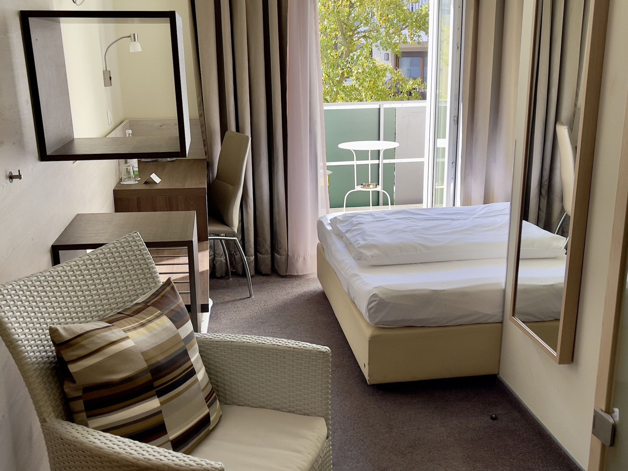 Hotel Central - במברג - חדר שינה