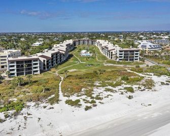 Loggerhead Cay 562 - Partial Gulf View, Beach Side Vacation Rental Condo - Sanibel - Budynek