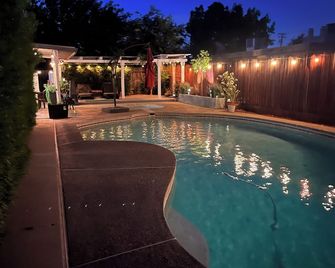 Family-Friendly Retreat with Large Pool near Modesto Perfect for relaxing. - Ceres - Pool