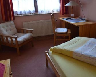 Hotel garni & Oma's Heuhotel 'Pension zur Galerie' - Barby