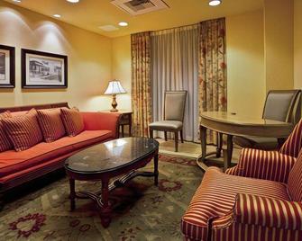 Holiday Inn Express Hotel & Suites Arcadia - Arcadia - Sala de estar
