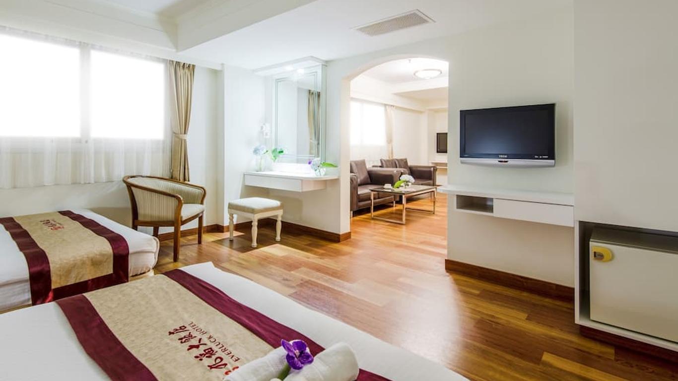 إيفر لاك هوتل