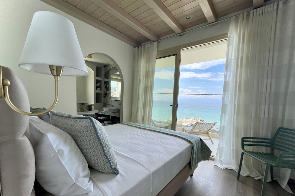 Byblos Aqua, The Amazing Sea Front Villa - Skala Sotiros - Habitación