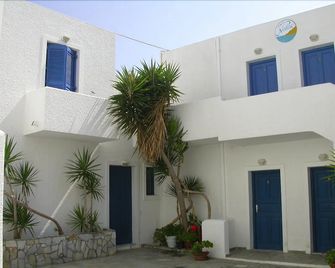 Naias Hotel - Livadi - Building