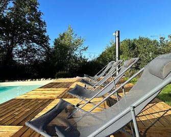 Propriété de Campagne Rénovée Avec Piscine, Calme, Nature, Randonnée - Chamboulive - Piscina