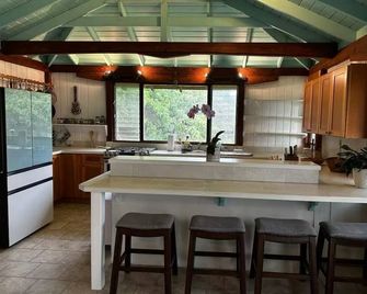 The Aloha Place 1-bedroom house in Naalehu - Naalehu - Kitchen