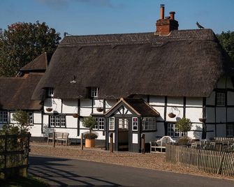 The Bottle & Glass Inn - Garden View - Room 1 - Henley-on-Thames - Building