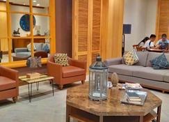 Cedar Peak Condo - Close to Session Road City Center - Baguio - Living room