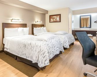 Red Roof Inn Plus+ Mt Pleasant - Patriots Point - מאונט פלזנט - חדר שינה