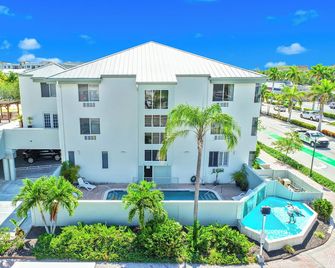 Naples Park Central Hotel - Naples