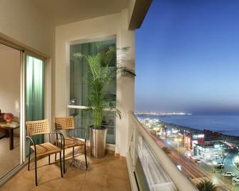 Ramada by Wyndham Beach Hotel Ajman - Ajman - Balcón