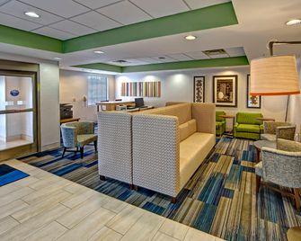 Holiday Inn Express & Suites Crossville By IHG - Crossville - Area lounge