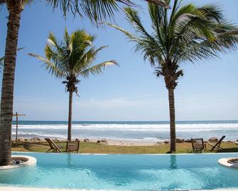 Hotel Pomelo - Troncones - Pool