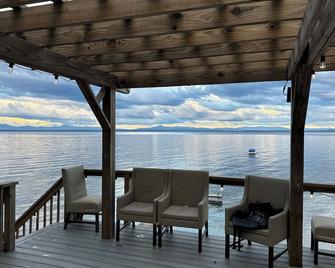 Lake house on the New York shores of Lake Champlain - Keeseville - Balcony