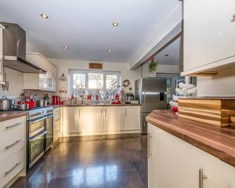 Sage House - Northampton - Kitchen