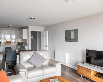 Galway Bay Sea View Apartments - Galway - Living room