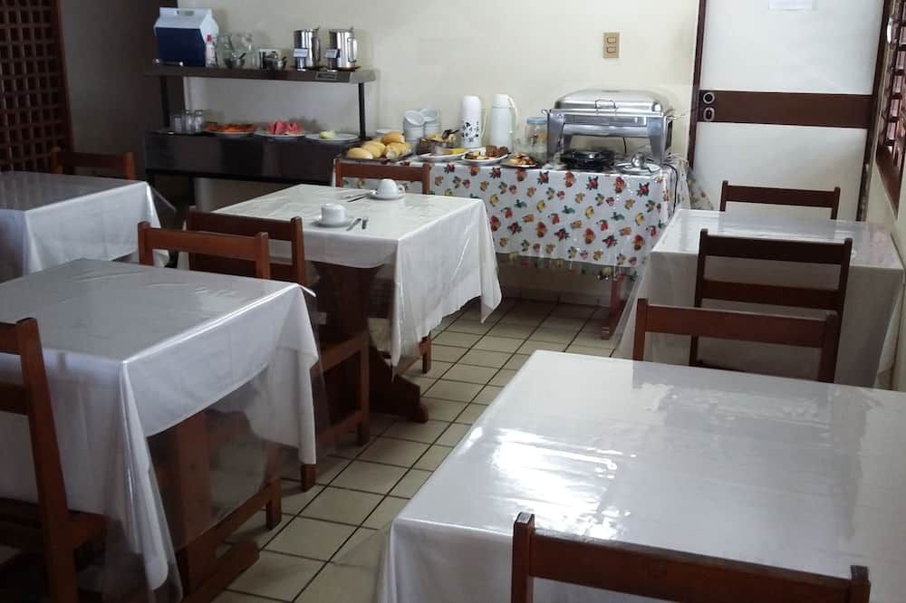 Escuna Praia Hotel - ז'ואאו פסואה - מסעדה