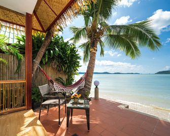 Friendship Beach Resort & Atmanjai Wellness Spa - Rawai - מרפסת