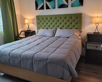 #202 New 2-bedroom condo just 3 minutes drive to Evergreen State Fairgrounds - Monroe - Schlafzimmer