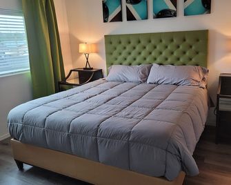 #202 New 2-bedroom condo just 3 minutes drive to Evergreen State Fairgrounds - Monroe - Schlafzimmer
