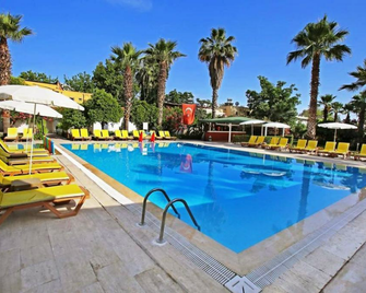 Malibu Garden Resort Hotel - Kemer - Piscina