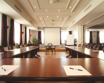 Hotel Landgasthof Euringer - Manching - Salle de réunion