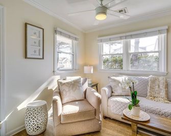 Lavallette Vacation Rental - Walk to Bay and Beach! - Lavallette - Living room