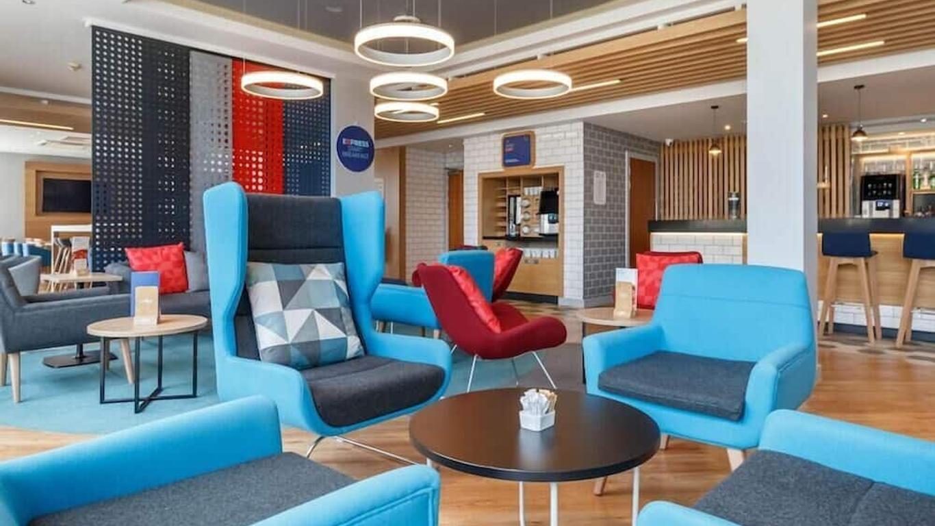 홀리데이 인 익스프레스 월솔 M6 J10