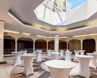 Cosmos Saint Petersburg Pulkovskaya Hotel - סנט פטרסבורג - מסעדה
