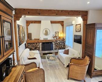 5 Minutes From The Beach House Very Comfortable Large Garden - Many Services - Barneville-Carteret - Living room