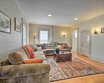 Home w/ Patio, 2 Blocks to St. Lawrence River - Clayton - Living room