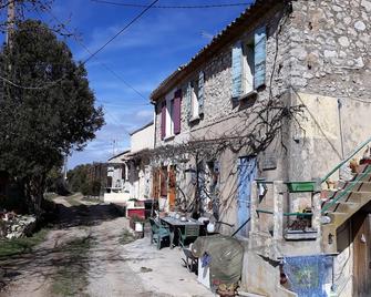 Bastide provencal house, quiet, garden, near verdon (Haut Var) - Saint-Julien