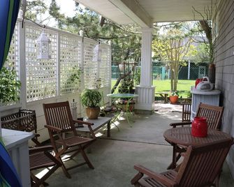 Oceanfront Cottage Private Secluded Dog Friendly at Colvmns by the Sea - Cape May - Patio