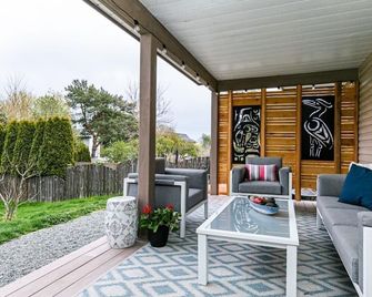 Lovely 2 Bedroom Suite Steps From The Be - Victoria - Patio