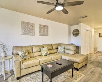 South Padre Island Getaway - Newly Renovated! - South Padre Island - Sala de estar